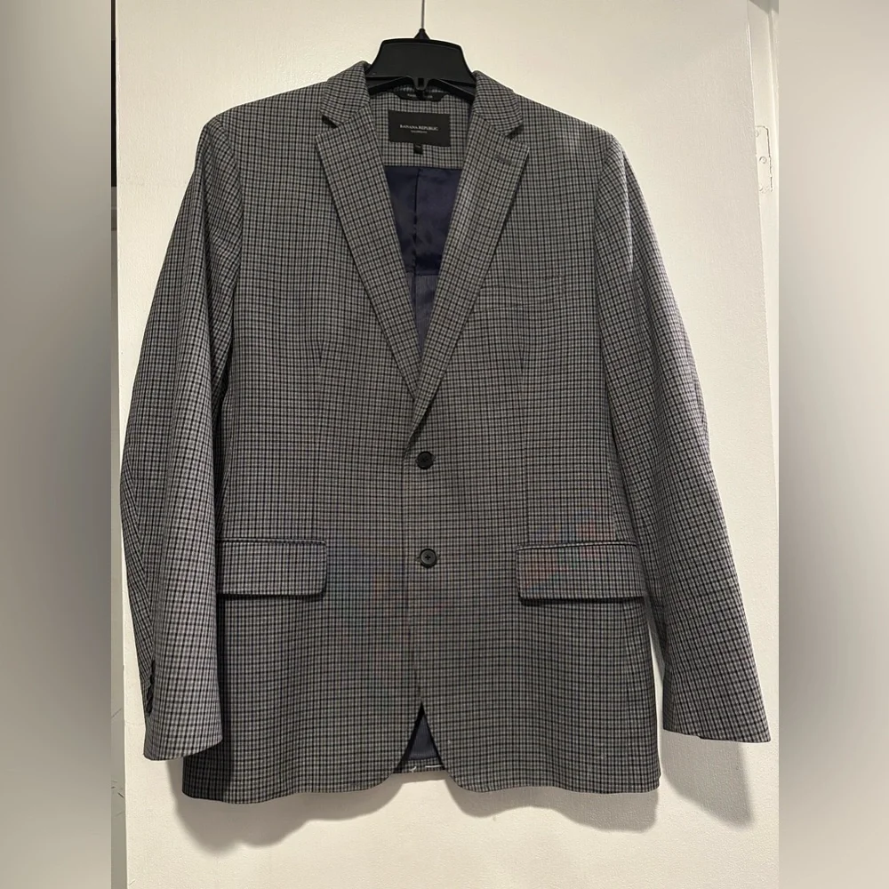 Banana Republic Tailored Fit Plaid Cotton Two Button Blazer🪻